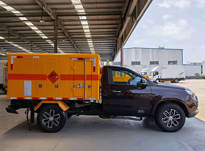 乌达爆破器材运输车