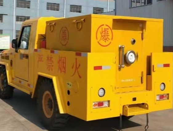 乌达凯龙爆破器材运输车：保障爆破任务的安全运行