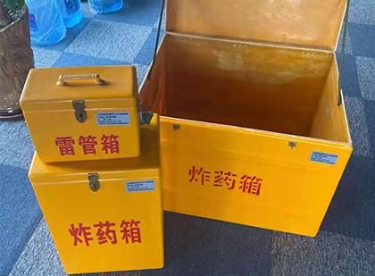 乌达玻璃雷管箱生产标准全解析：安全、性能与合规的基石